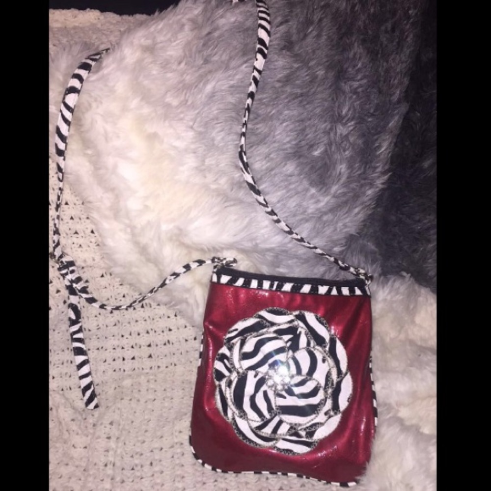 Red and zebra print over the shoulder purse💋
